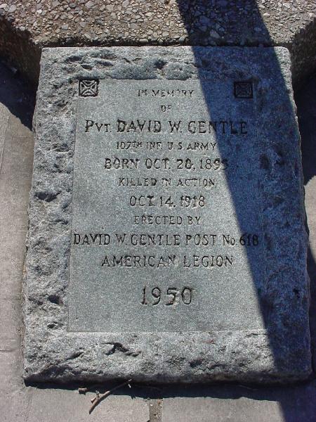 Zoom on the image : Private David W. Gentle Memorial Flagstaff